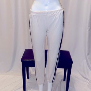 White and black stripes leggings